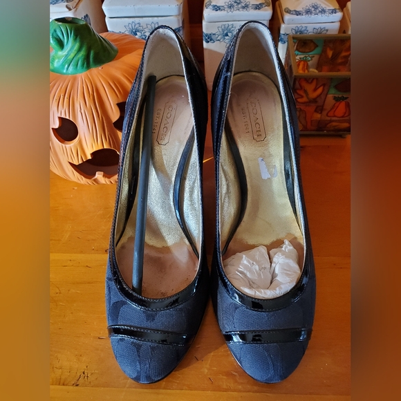 New Coach Kerryann Signature Black Patent Leather Wedge Pumps 🖤❣ - Picture 5 of 7